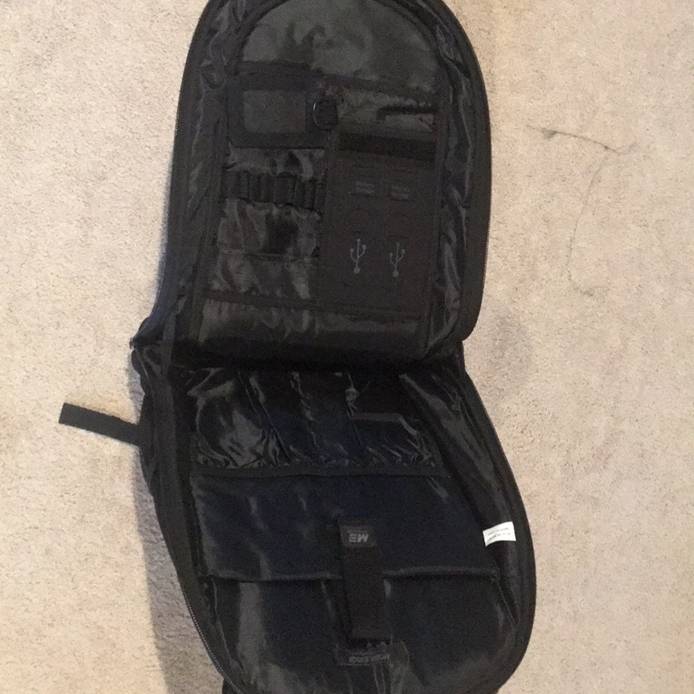 17.3” Backpack - Picture 6 of 6